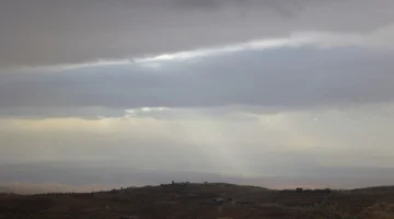 أمطار غزيرة متوقعة.. توقيت بدء تأثير المنخفض الجوي في عدة مدن عربية